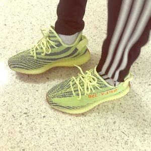 Yeezy boost 350 v2 (cashapp only)(price negotiable